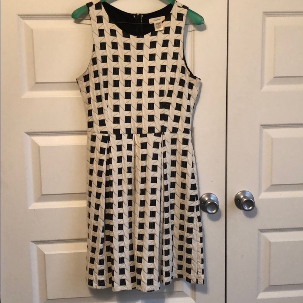 EUC Freeway Dress- Black and Cream Check